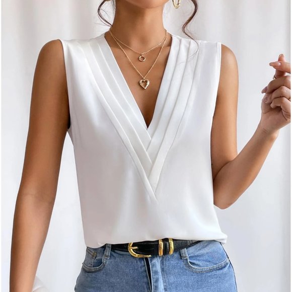 White V Neck Sleeveless Blouse - Picture 2 of 5